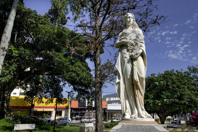 estatua primavera pça xv